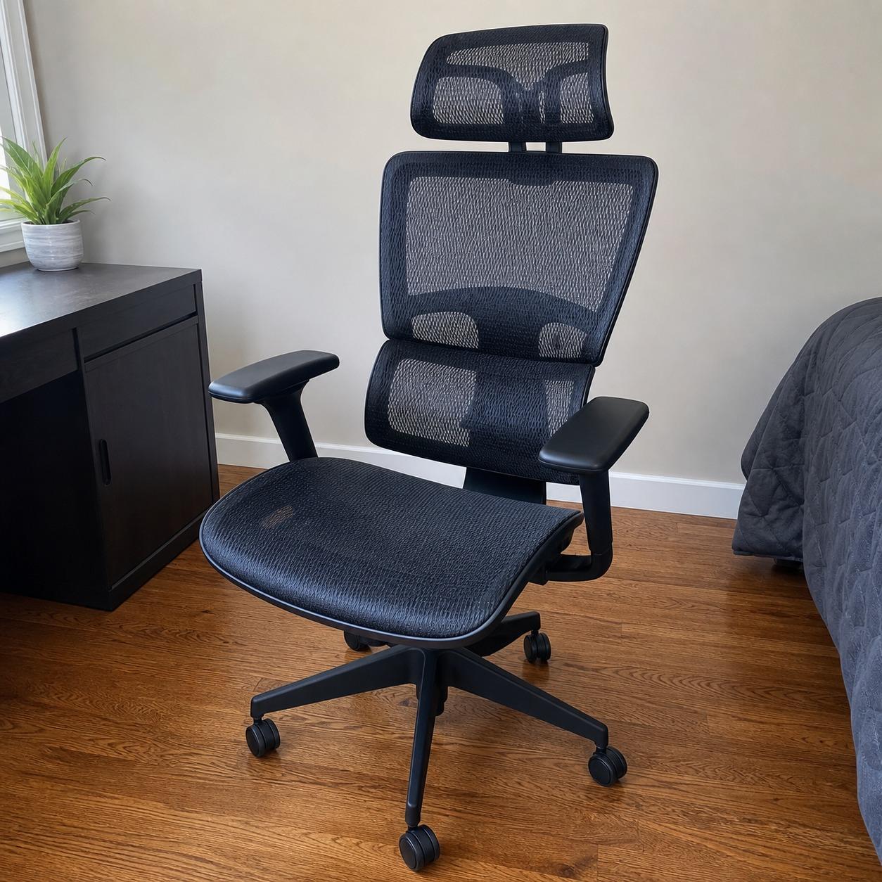 Sold like new Herman Miller Aeron Chair Size B photographed by the seller
